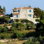 με υπέροχη θέα Porto Cheli Luxury Kounoupisea *