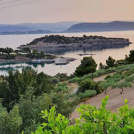 με υπέροχη θέα Porto Cheli Luxury Kounoupisea بيت للعطل *