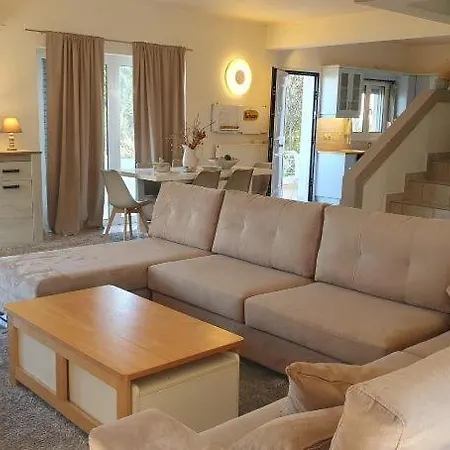 με υπέροχη θέα Porto Cheli Luxury Kounoupisea *