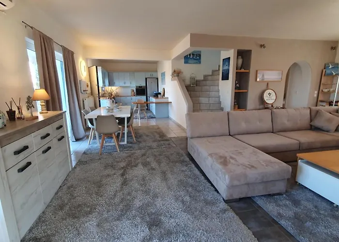 με υπέροχη θέα Porto Cheli Luxury Kounoupisea