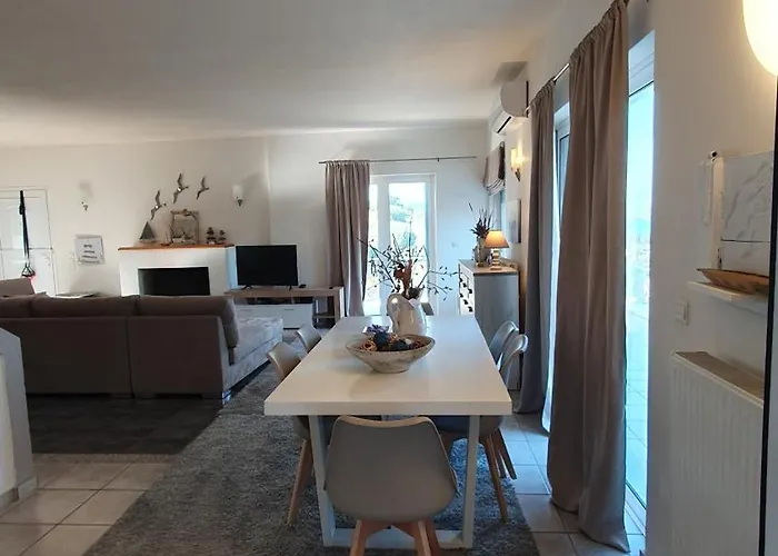 με υπέροχη θέα Porto Cheli Luxury Kounoupisea בית נופש