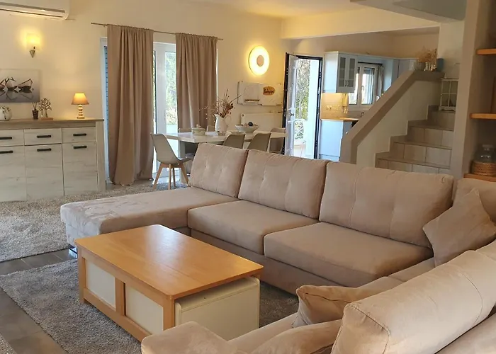 בית נופש με υπέροχη θέα Porto Cheli Luxury Kounoupisea